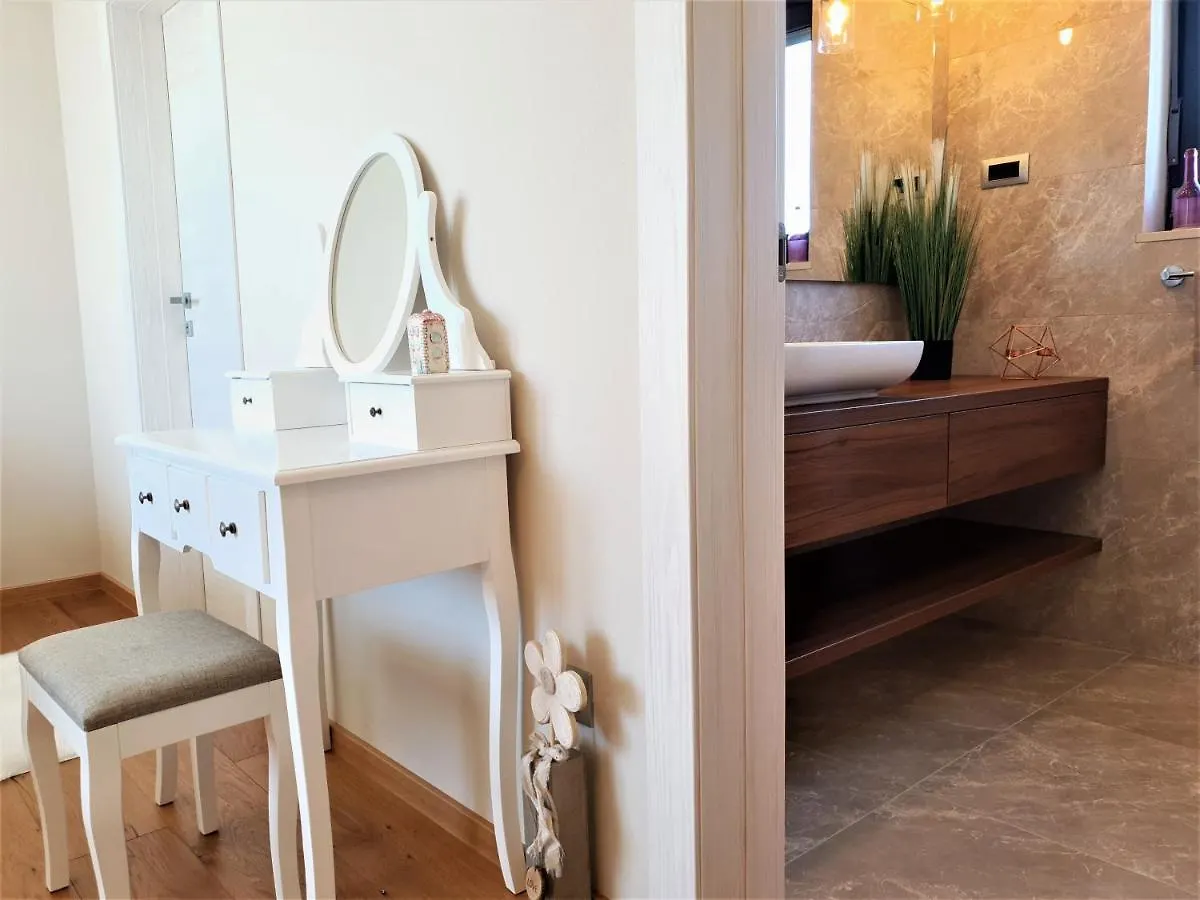 Wellness&Spa Luxury Villa Nicole Pola 0*,  Croazia