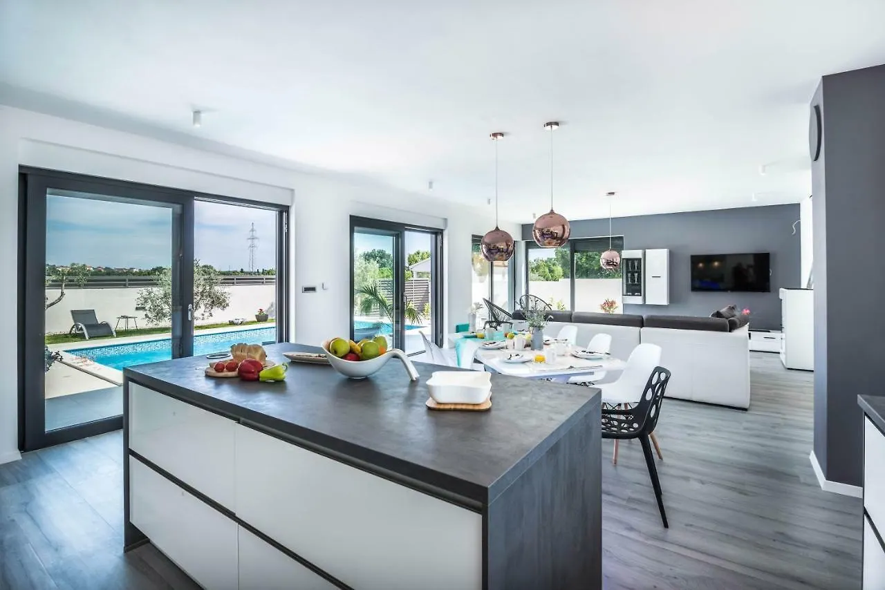 Wellness&Spa Luxury Villa Nicole Pola 0*,  Croazia