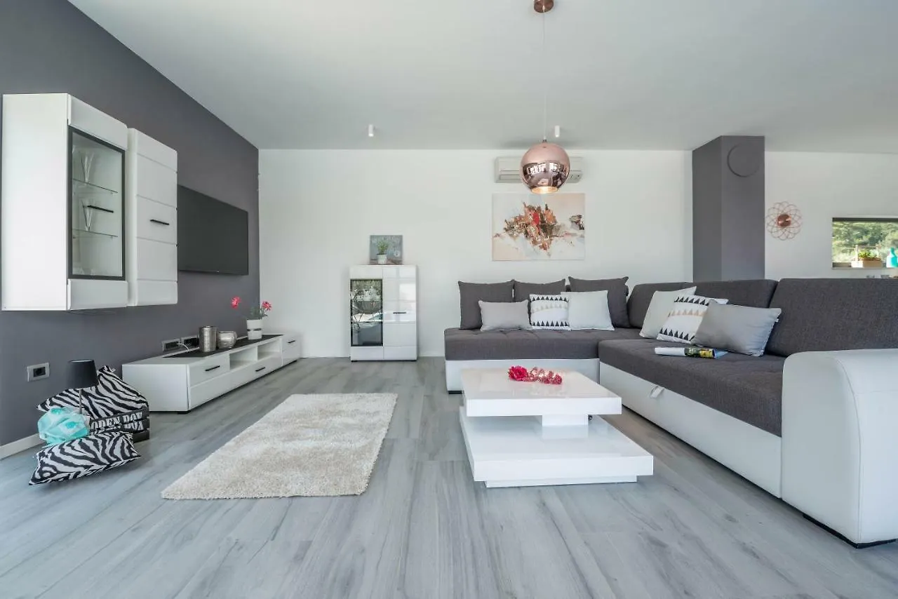 Wellness & Spa Luxury Villa Nicole - Families Only 풀라